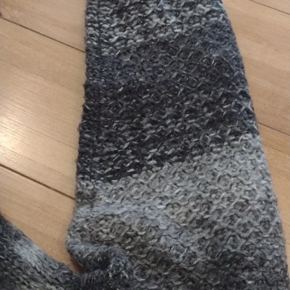 Cato Sweater - Picture 7 of 7